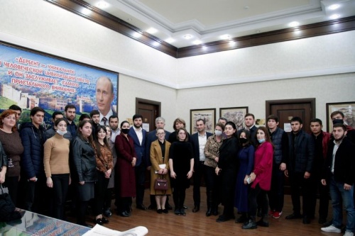 Врио главы Дербента Рустамбек Пирмагомедов и государственный секретарь Республики Дагестан Хизри Абакаров встретились с молодежью города