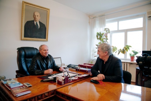  Хизри Абакаров посетил Дербентский домостроительный комбинат