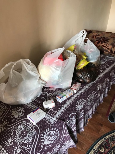 Гражданам Азербайджана, временно размещенным в Дербенте, привозят продукты питания и лекарства