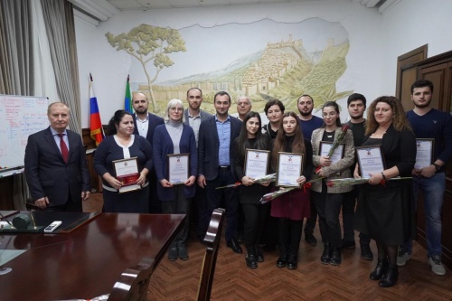 Рустамбек Пирмагомедов и врио председателя Собрания депутатов города Магомед Магомедов встретились с журналистами